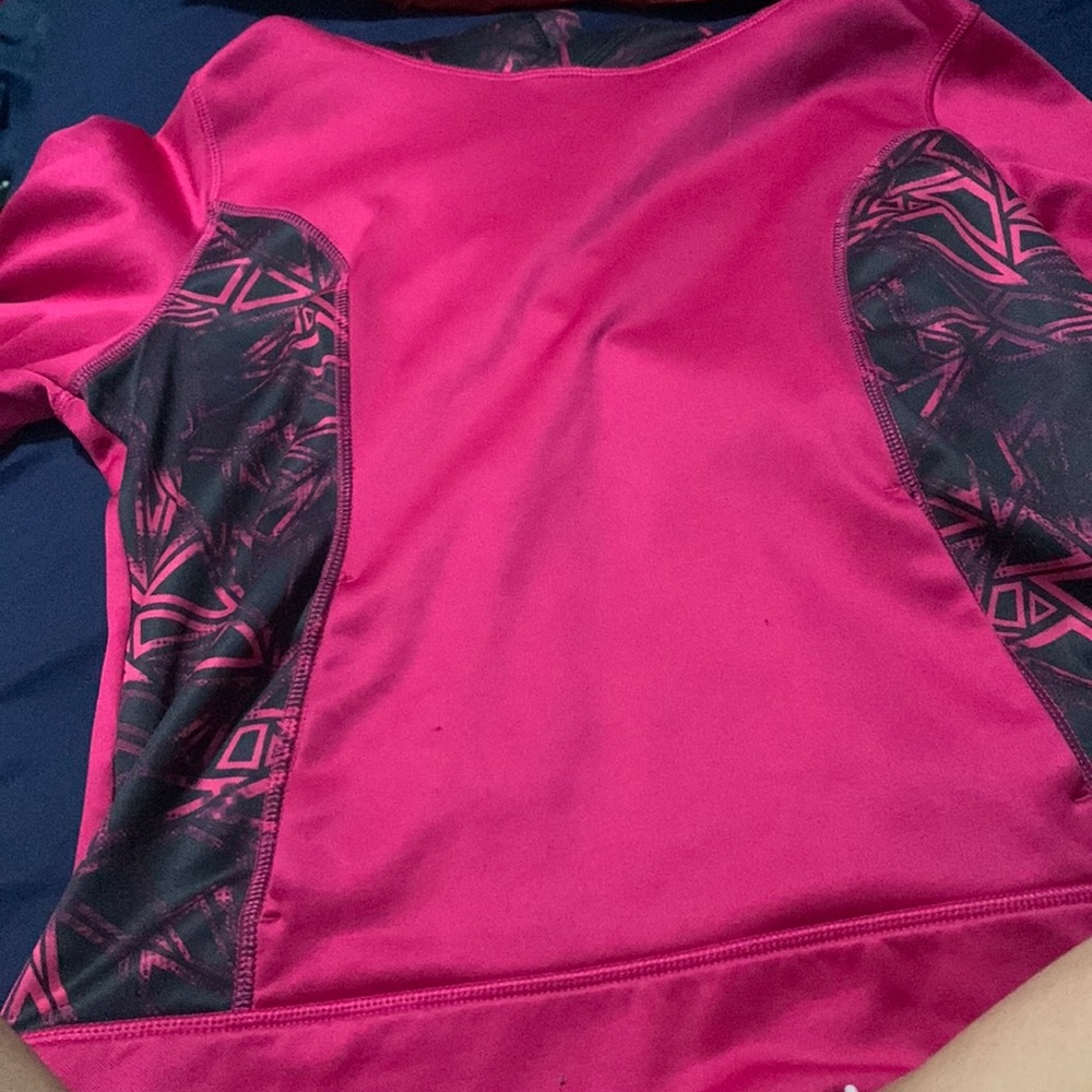 Size  XL hoodie magenta and black super comfortable